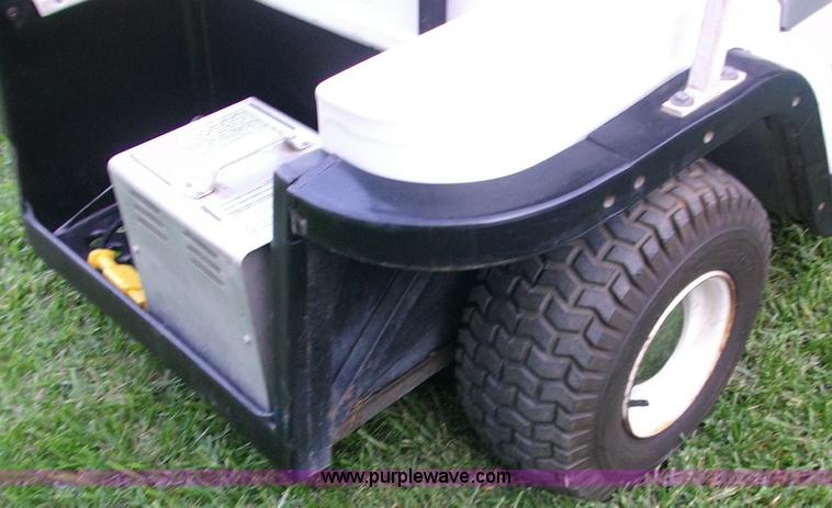 image for item 1500 1979 Harley-Davidson Davis 500 electric golf cart