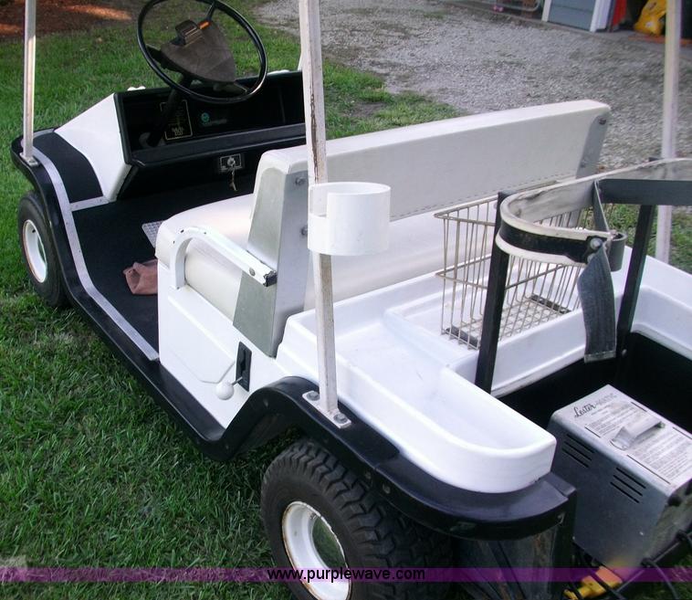 image for item 1500 1979 Harley-Davidson Davis 500 electric golf cart