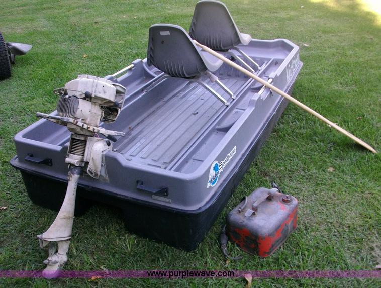 image for item 1501 SUN Dolphin Sportsman two-man boat