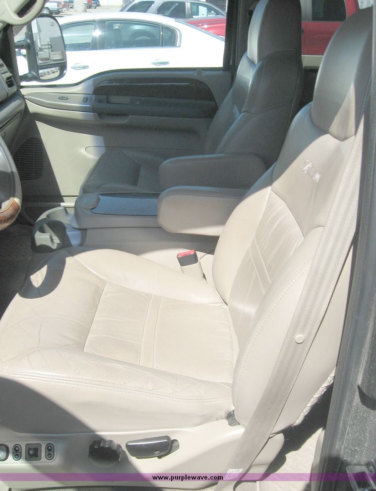 image for item 2689 2000 Ford Excursion Limited