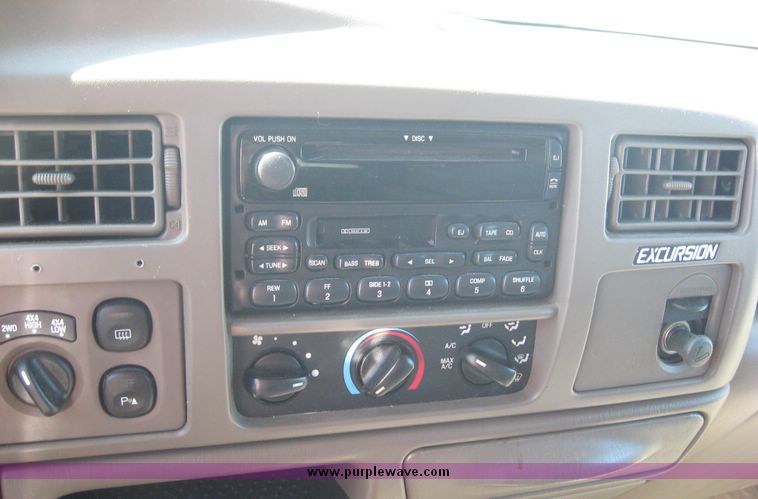 image for item 2689 2000 Ford Excursion Limited