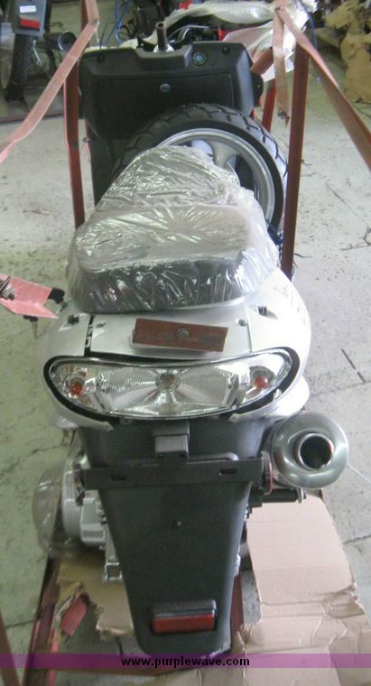 image for item 3312 Baja Sun City 150cc Road Scooter