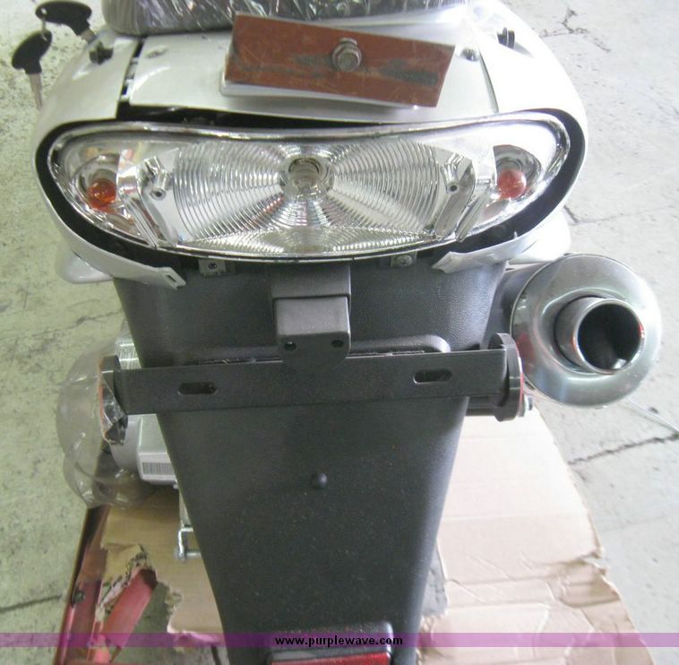 image for item 3312 Baja Sun City 150cc Road Scooter