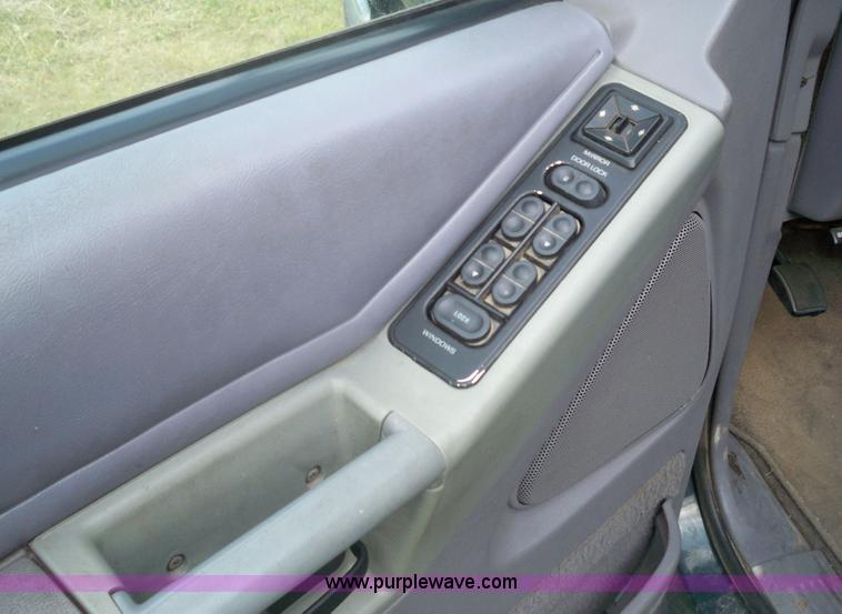 image for item 3435 1994 Ford Explorer