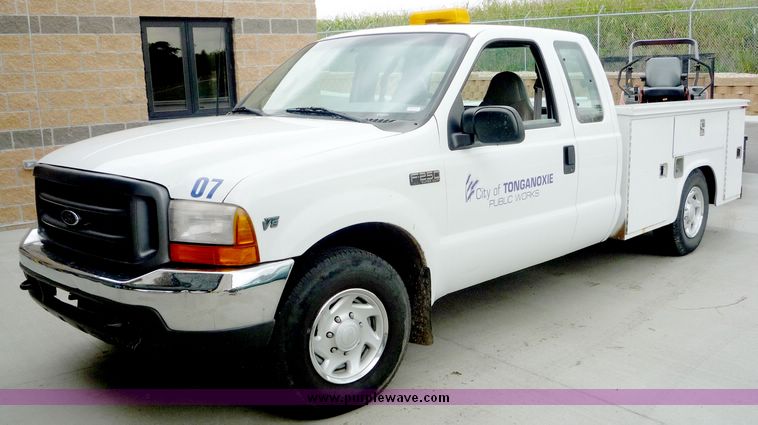 image for item 3600 2000 Ford F-250 extended cab truck