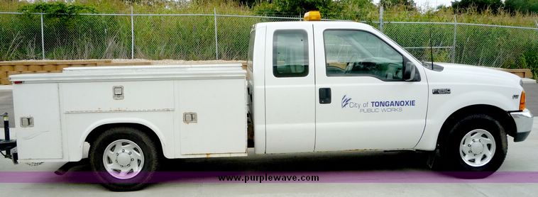 image for item 3600 2000 Ford F-250 extended cab truck