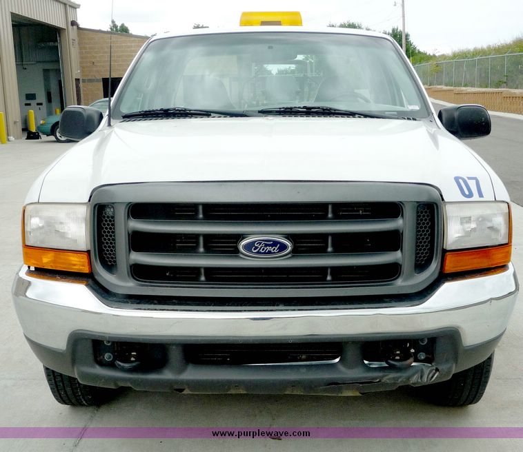 image for item 3600 2000 Ford F-250 extended cab truck
