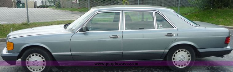 image for item 4086 1989 Mercedes Benz 560 SEL