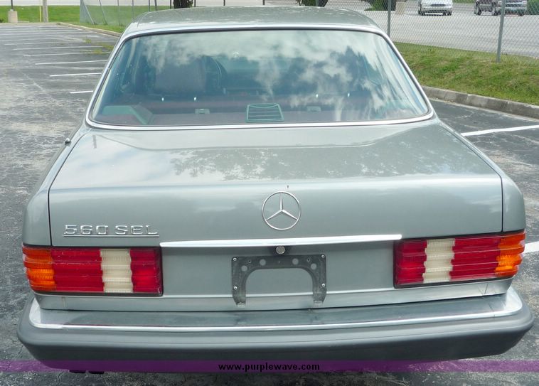image for item 4086 1989 Mercedes Benz 560 SEL