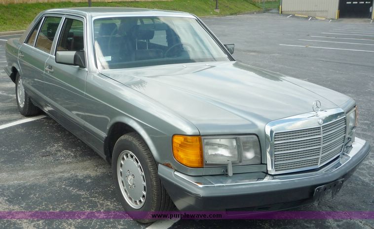 image for item 4086 1989 Mercedes Benz 560 SEL