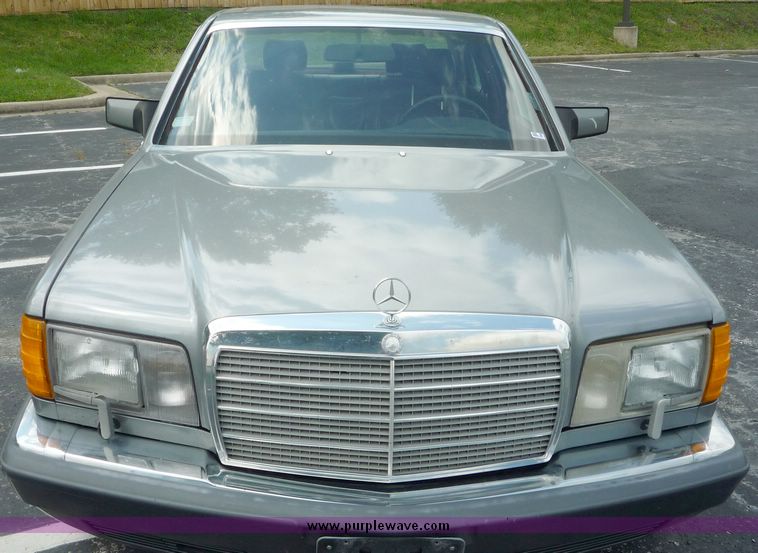 image for item 4086 1989 Mercedes Benz 560 SEL