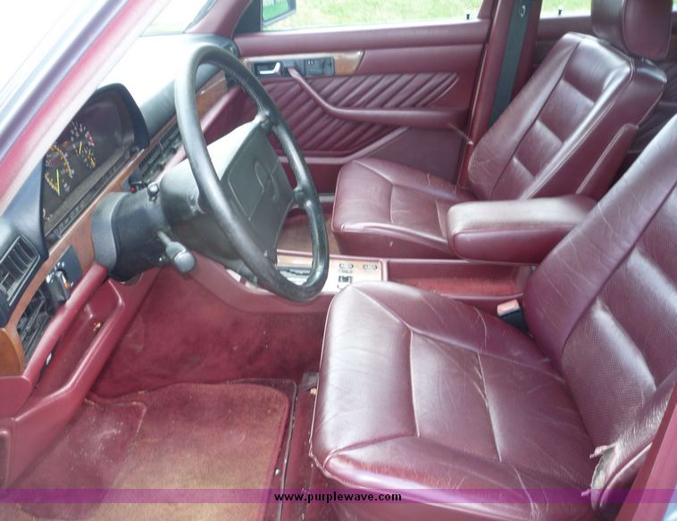 image for item 4086 1989 Mercedes Benz 560 SEL