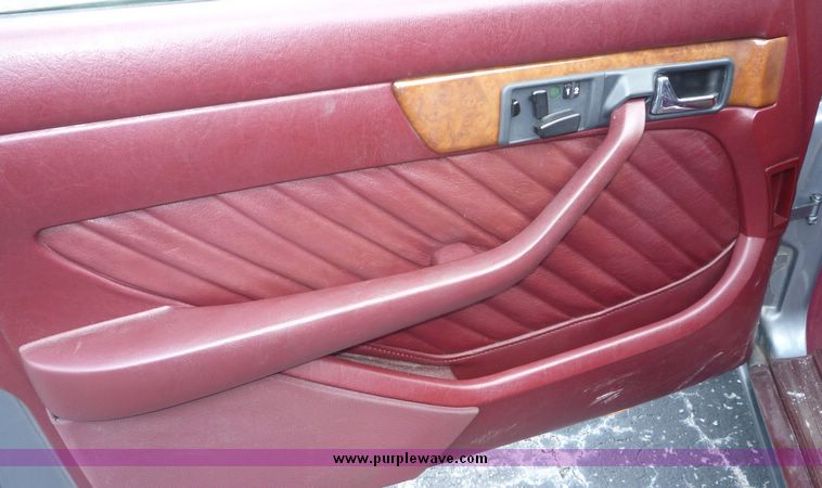 image for item 4086 1989 Mercedes Benz 560 SEL