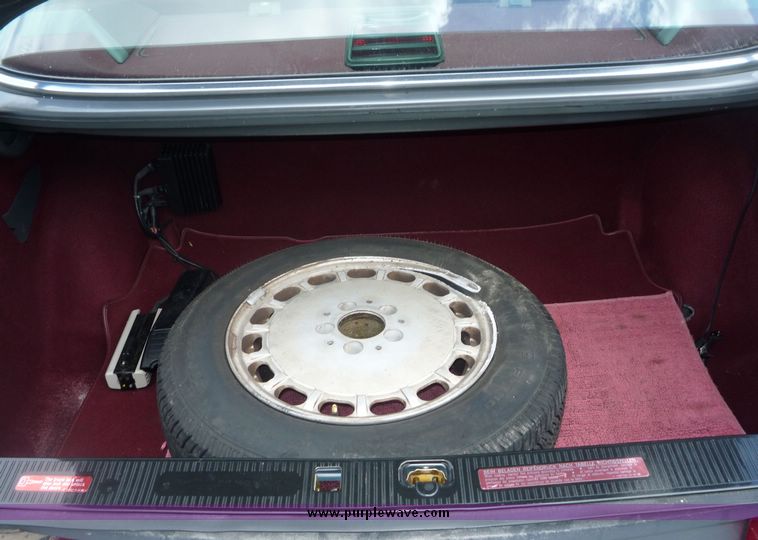 image for item 4086 1989 Mercedes Benz 560 SEL