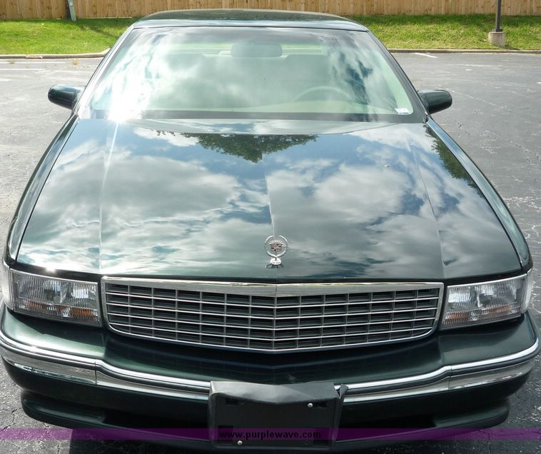 image for item 4090 1994 Cadillac Sedan Deville