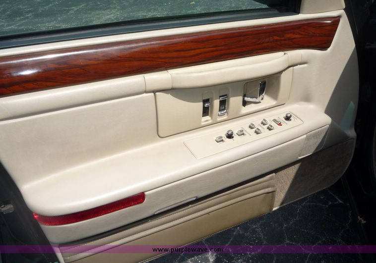 image for item 4090 1994 Cadillac Sedan Deville