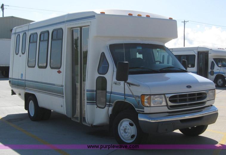 image for item 4233 2000 Ford E-40 Diamond VIP 2200 bus