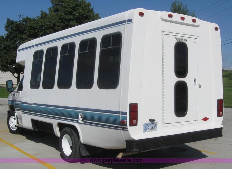 image for item 4233 2000 Ford E-40 Diamond VIP 2200 bus
