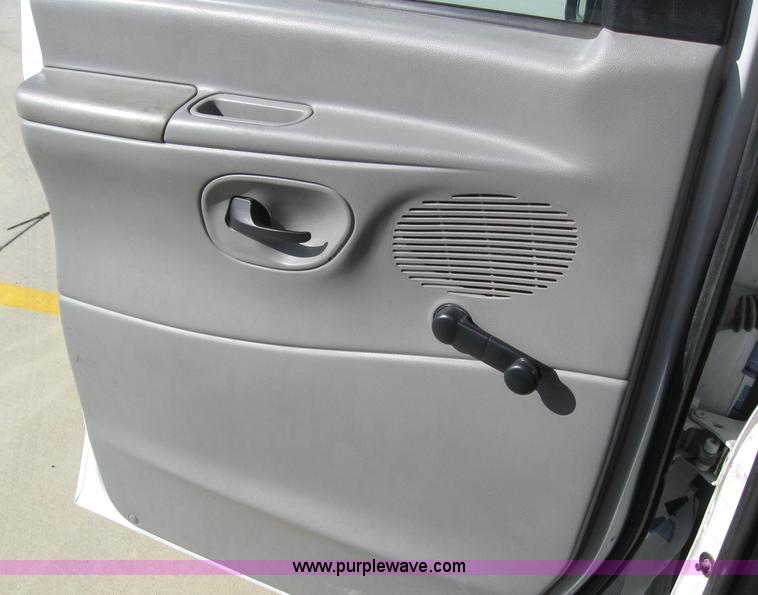 image for item 4233 2000 Ford E-40 Diamond VIP 2200 bus