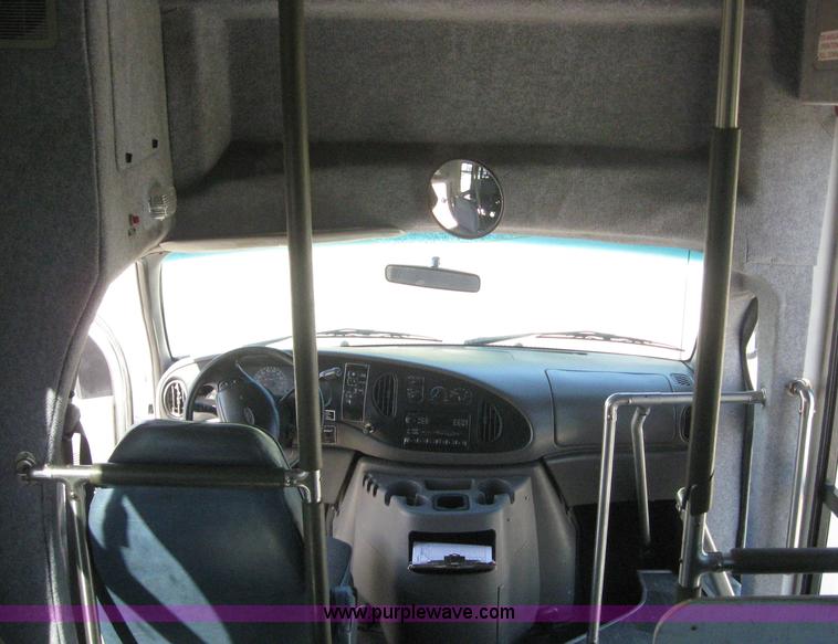image for item 4233 2000 Ford E-40 Diamond VIP 2200 bus