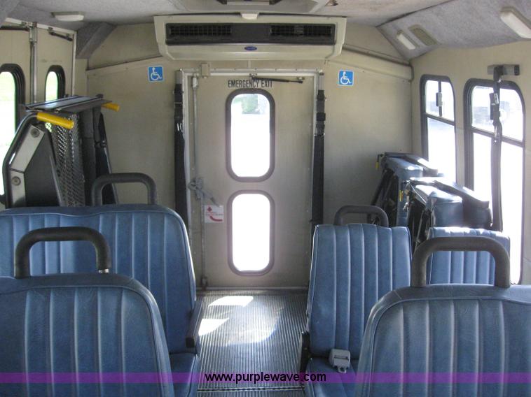 image for item 4233 2000 Ford E-40 Diamond VIP 2200 bus