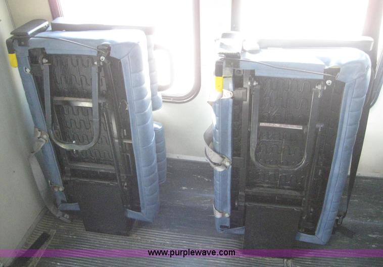 image for item 4233 2000 Ford E-40 Diamond VIP 2200 bus