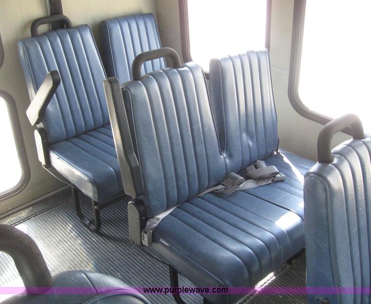 image for item 4233 2000 Ford E-40 Diamond VIP 2200 bus