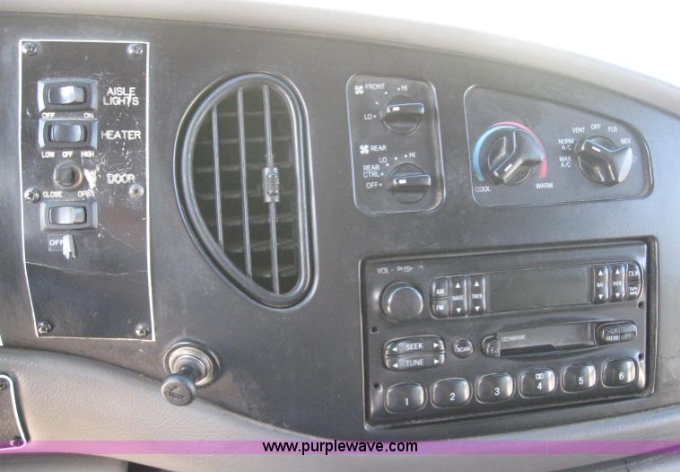 image for item 4233 2000 Ford E-40 Diamond VIP 2200 bus