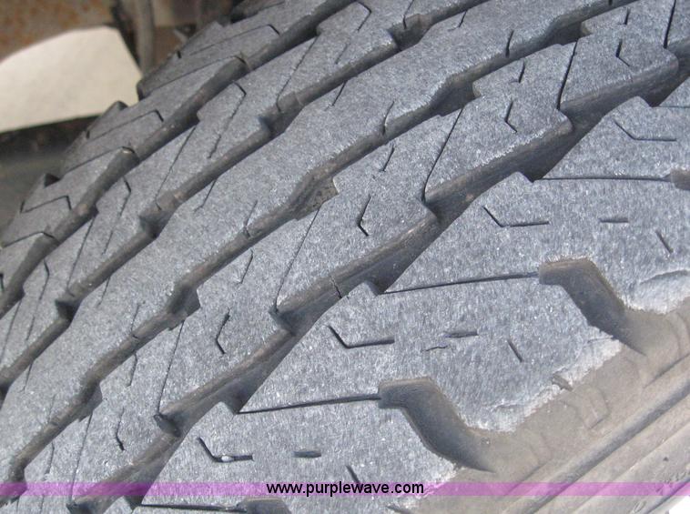 image for item 4233 2000 Ford E-40 Diamond VIP 2200 bus