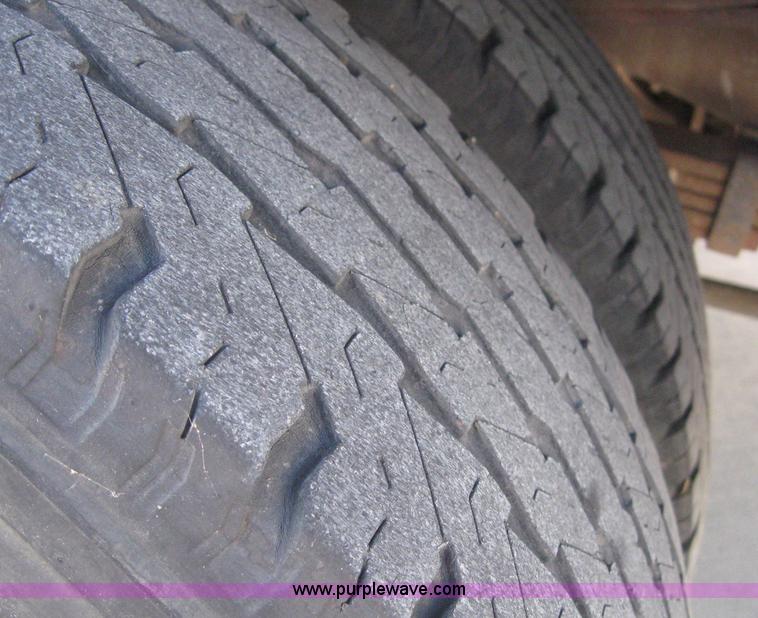 image for item 4233 2000 Ford E-40 Diamond VIP 2200 bus