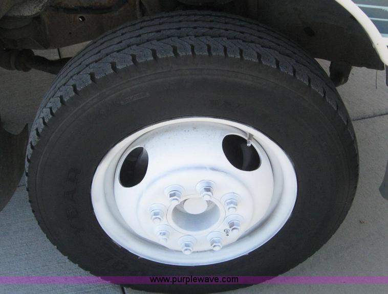 image for item 4233 2000 Ford E-40 Diamond VIP 2200 bus