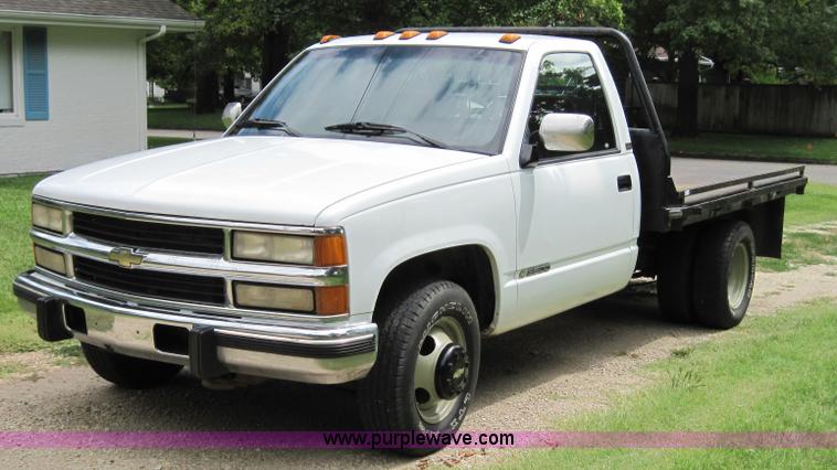 image for item 4563 1994 Chevrolet C3500 Silverado flatbed pickup truck
