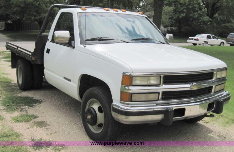 image for item 4563 1994 Chevrolet C3500 Silverado flatbed pickup truck