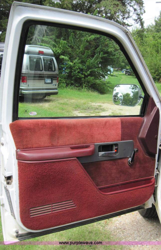 image for item 4563 1994 Chevrolet C3500 Silverado flatbed pickup truck