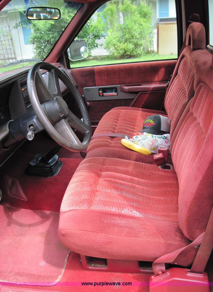 image for item 4563 1994 Chevrolet C3500 Silverado flatbed pickup truck