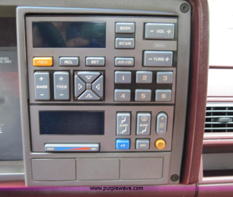 image for item 4563 1994 Chevrolet C3500 Silverado flatbed pickup truck