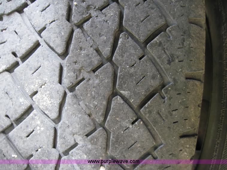 image for item 4563 1994 Chevrolet C3500 Silverado flatbed pickup truck