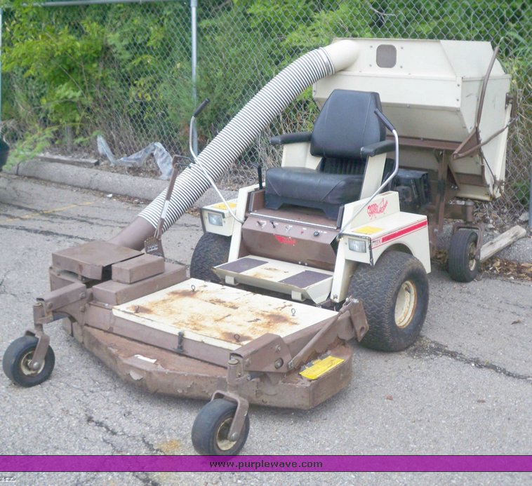 image for item 5164 Grass Hopper 718K riding lawn mower