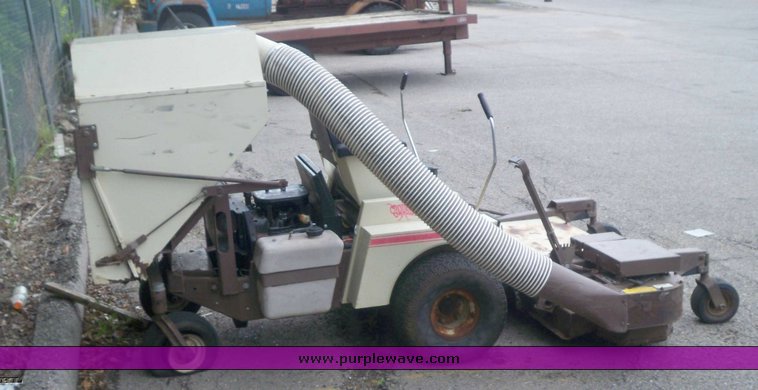 image for item 5164 Grass Hopper 718K riding lawn mower