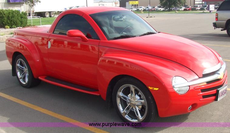 image for item 5848 2005 Chevrolet SSR pick convertible truck