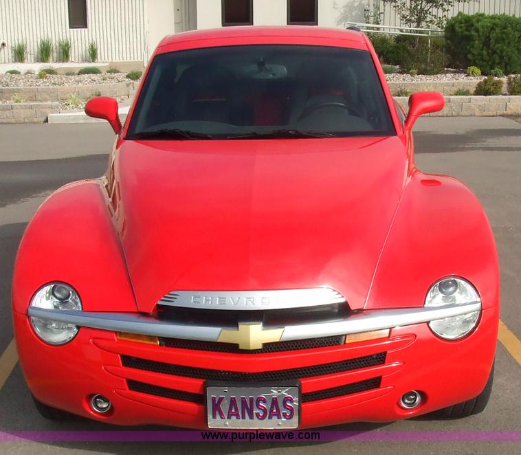 image for item 5848 2005 Chevrolet SSR pick convertible truck