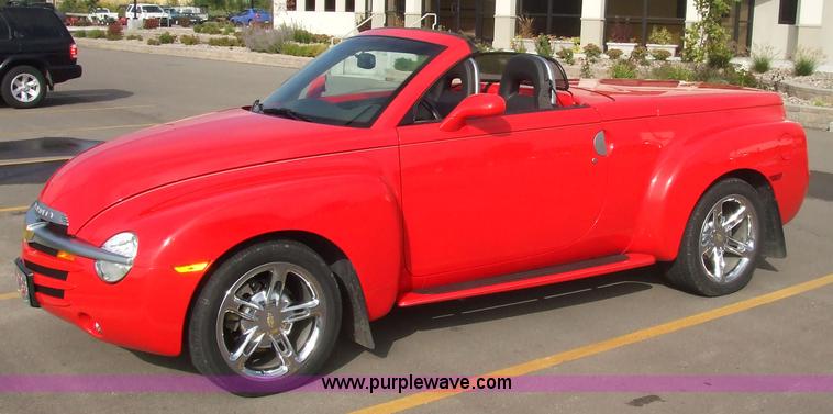 image for item 5848 2005 Chevrolet SSR pick convertible truck