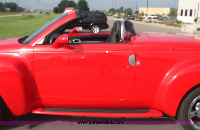 image for item 5848 2005 Chevrolet SSR pick convertible truck