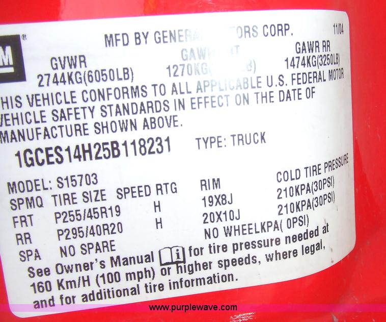 image for item 5848 2005 Chevrolet SSR pick convertible truck