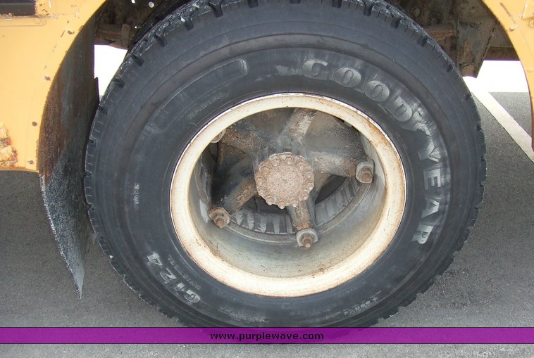 image for item 6000 1989 Chevrolet S6000 Wayne body bus