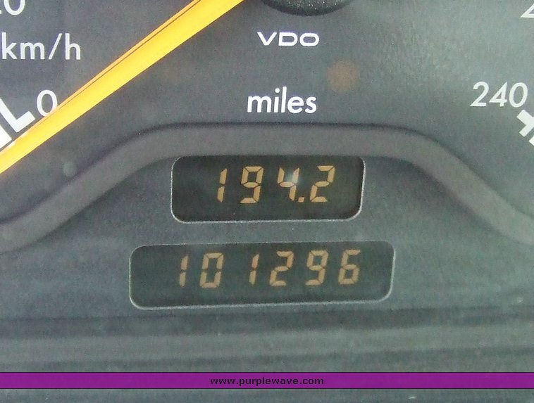 image for item 6001 1996 Mercedes Benz C220