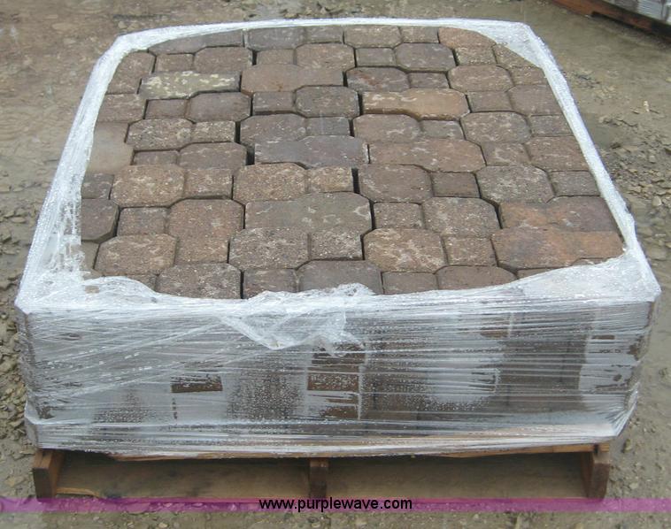 image for item 6940 (225) key-fit brick pavers on pallet
