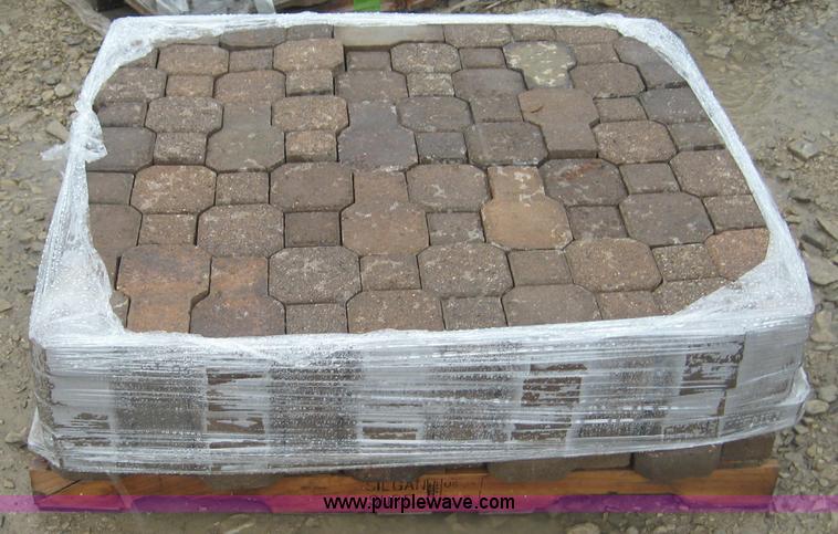 image for item 6940 (225) key-fit brick pavers on pallet