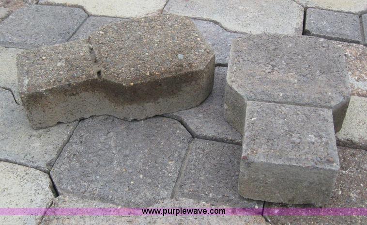 image for item 6940 (225) key-fit brick pavers on pallet