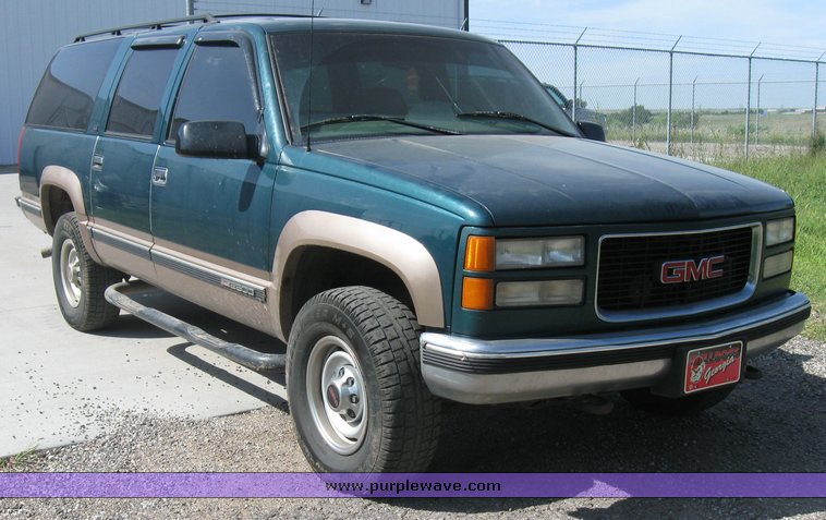 image for item 8371 1997 GMC K2500 Suburban
